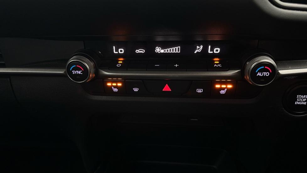 Air Conditioning /Dual Climate Control /Heated Seats 