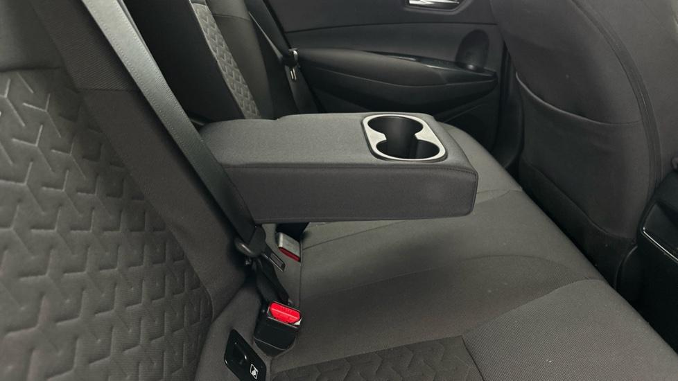 Rear Armrest/ Cup Holder