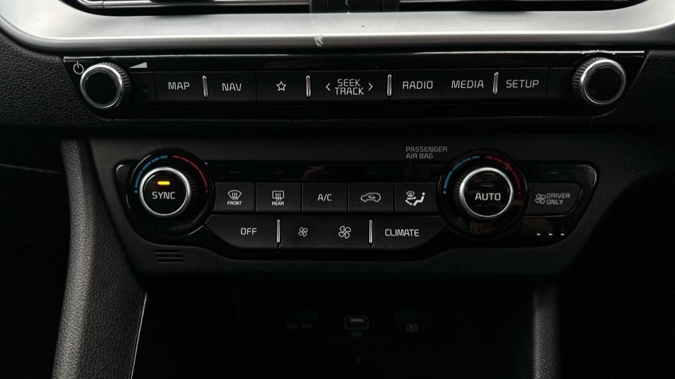 Air Conditioning /Dual Climate Control 