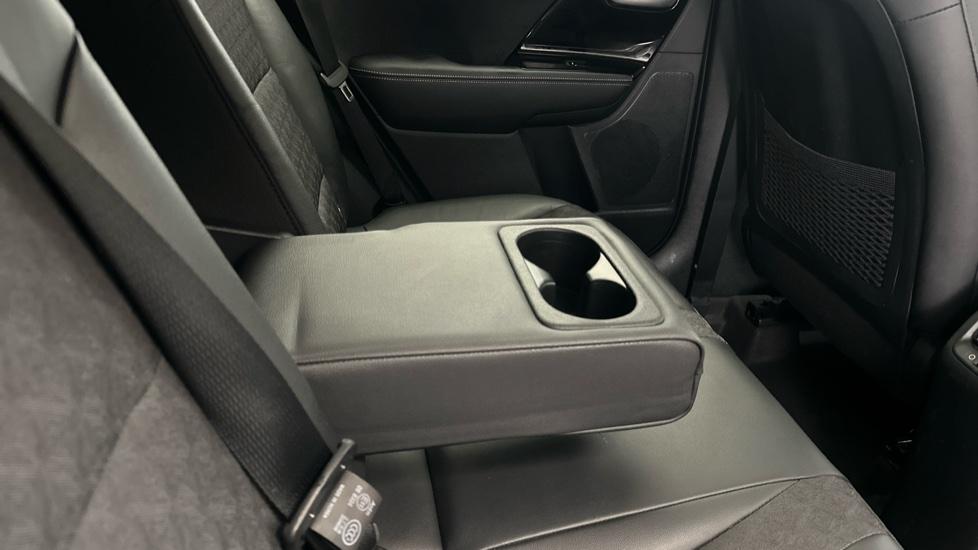 Rear Armrest/ Cup Holder