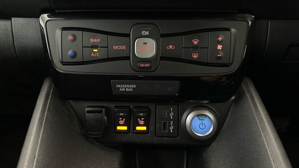 Air Conditioning  / Heated Seats 