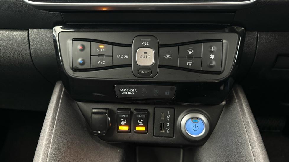 Air Conditioning /Heated Seats 