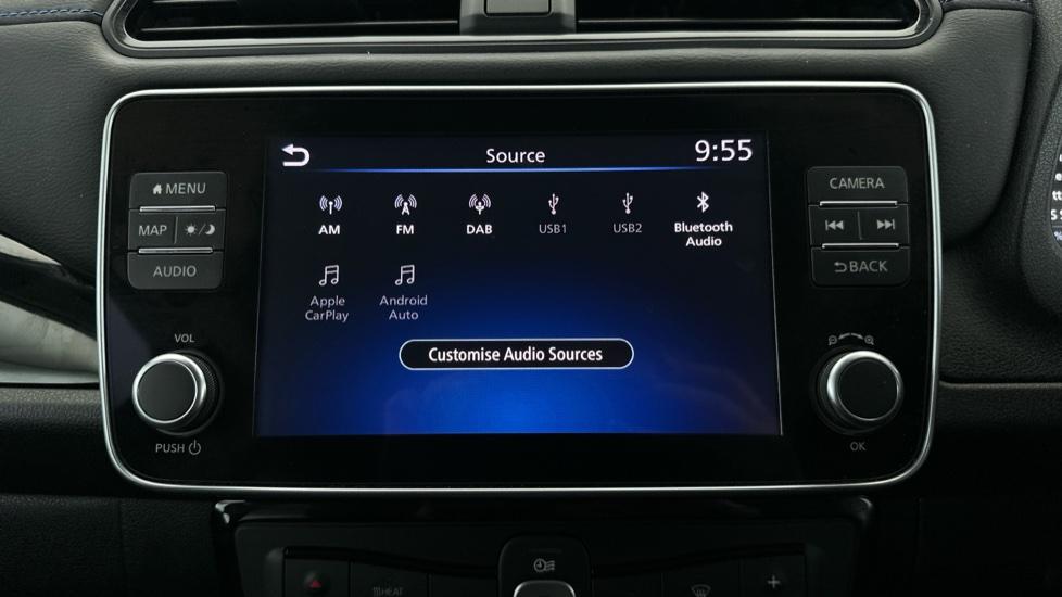 Bluetooth / Apple CarPlay / Android Auto 