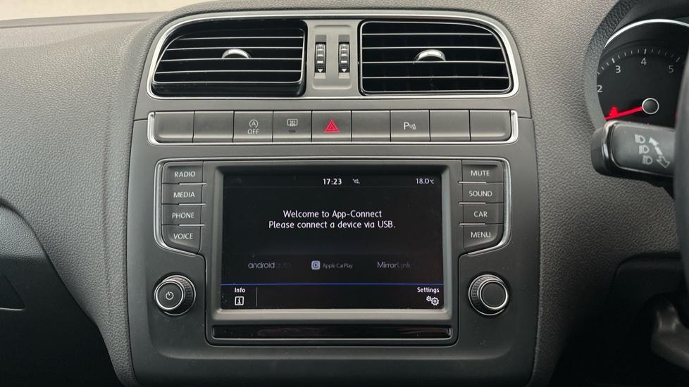 Apple Car Play & Android Auto