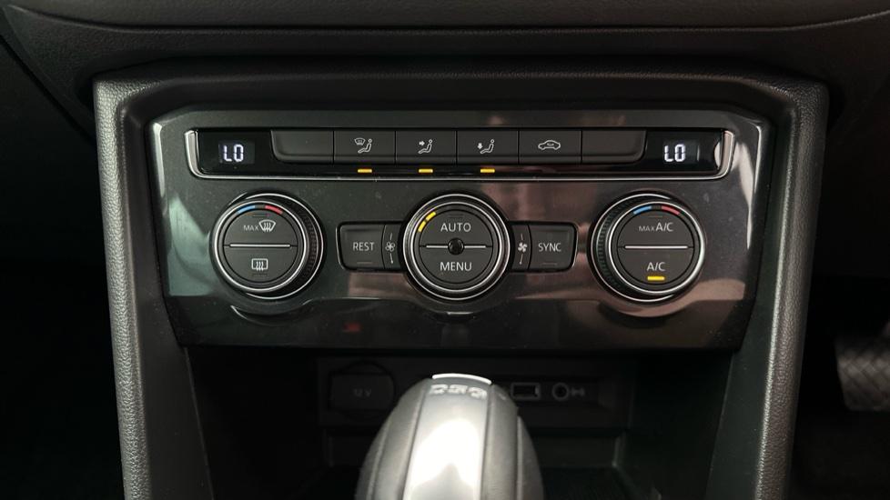 Dual Climate Control / Air Conditioning 