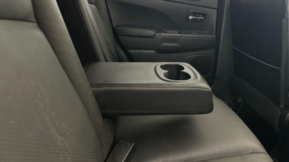 Rear Armrest/ Cup Holder