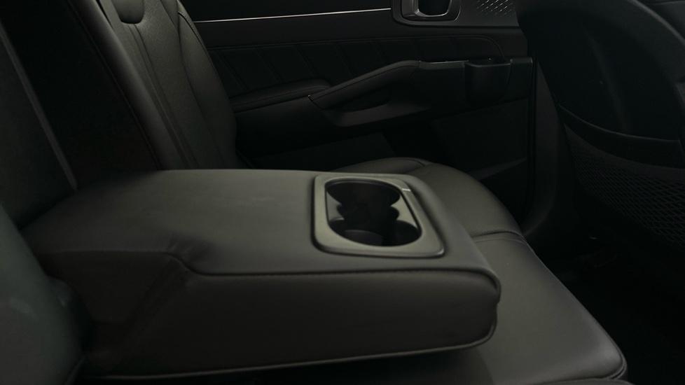 Rear Armrest/ Cup Holder