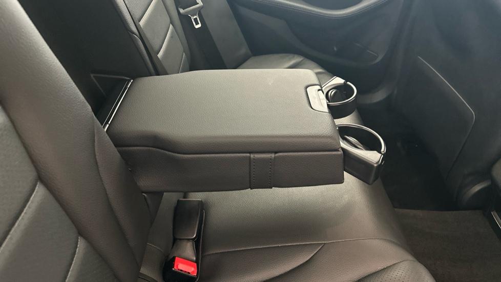 Rear Armrest/ Cup Holder