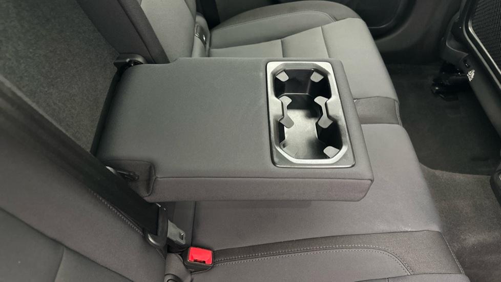 Rear Armrest/ Cup Holder