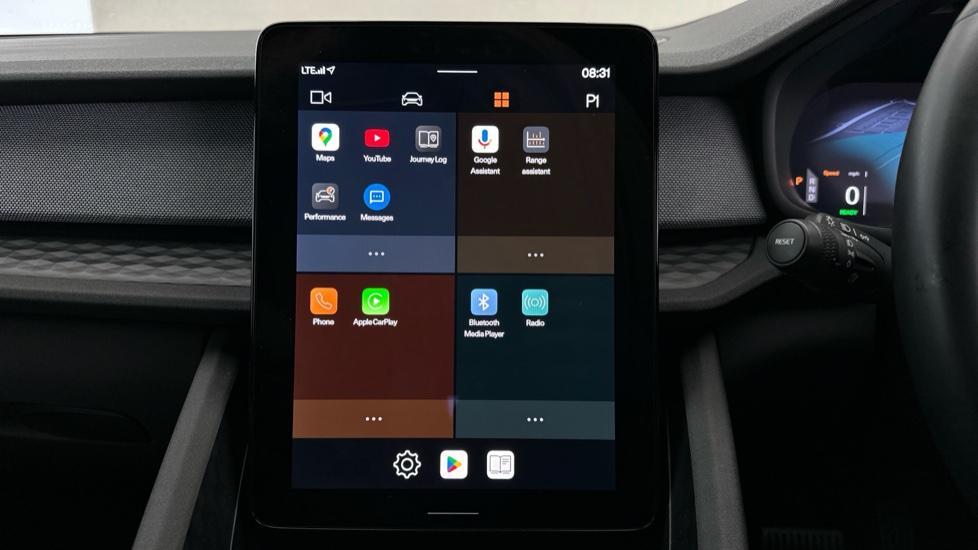 Apple CarPlay / Bluetooth 