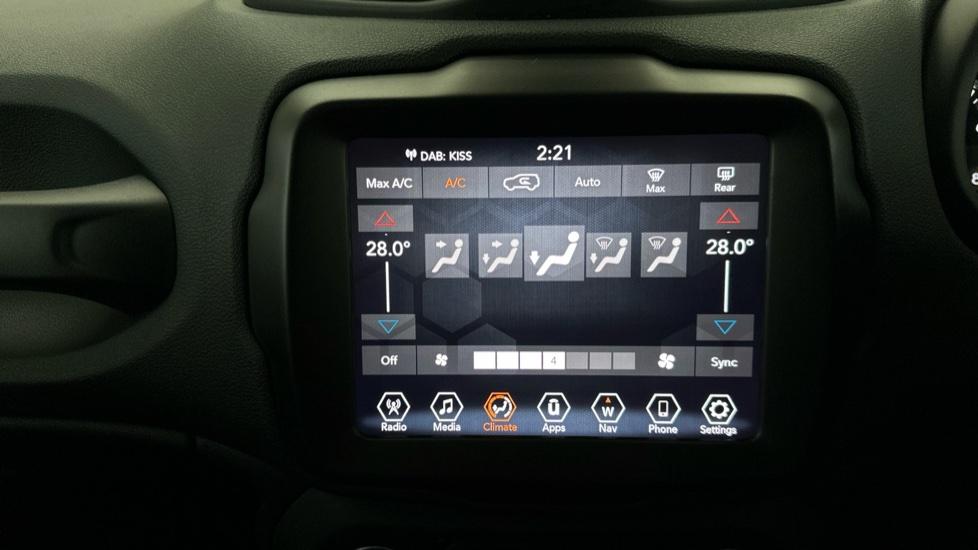 Dual Climate Control/ Air Conditioning 