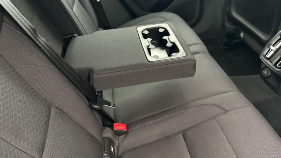 Rear Armrest/ Cup Holder