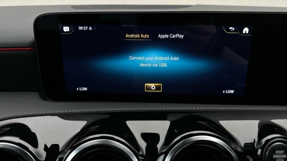 Apple Car Play & Android Auto