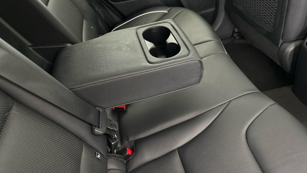 Rear Armrest/ Cup Holder