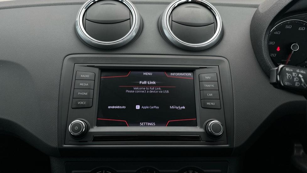 Apple Car Play & Android Auto