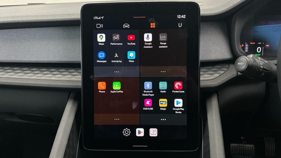 Bluetooth/ Apple CarPlay 