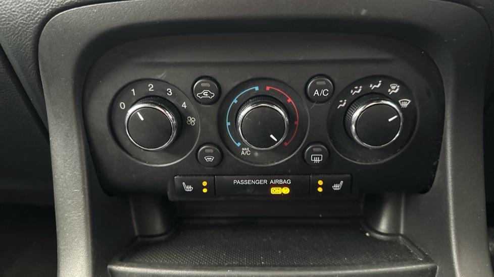 Air Conditioning / Heated Seats 