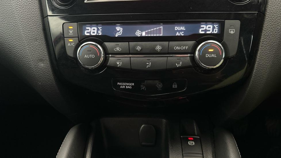 Dual Climate Control / Air Conditioning 