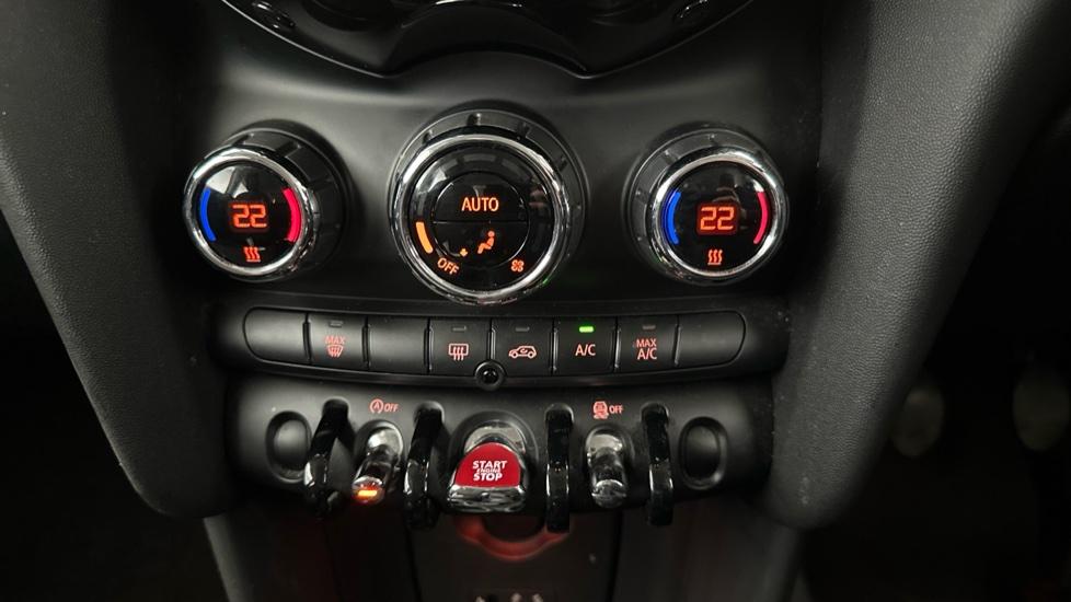 Dual Climate Control  / Air Conditioning  / Auto Stop/Start 