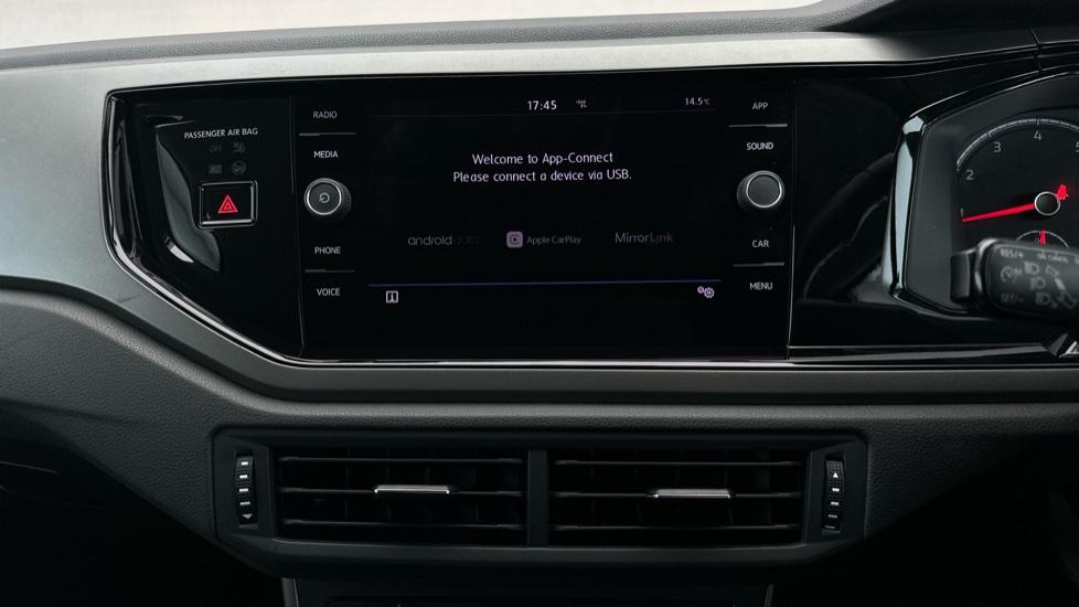 Apple Car Play & Android Auto