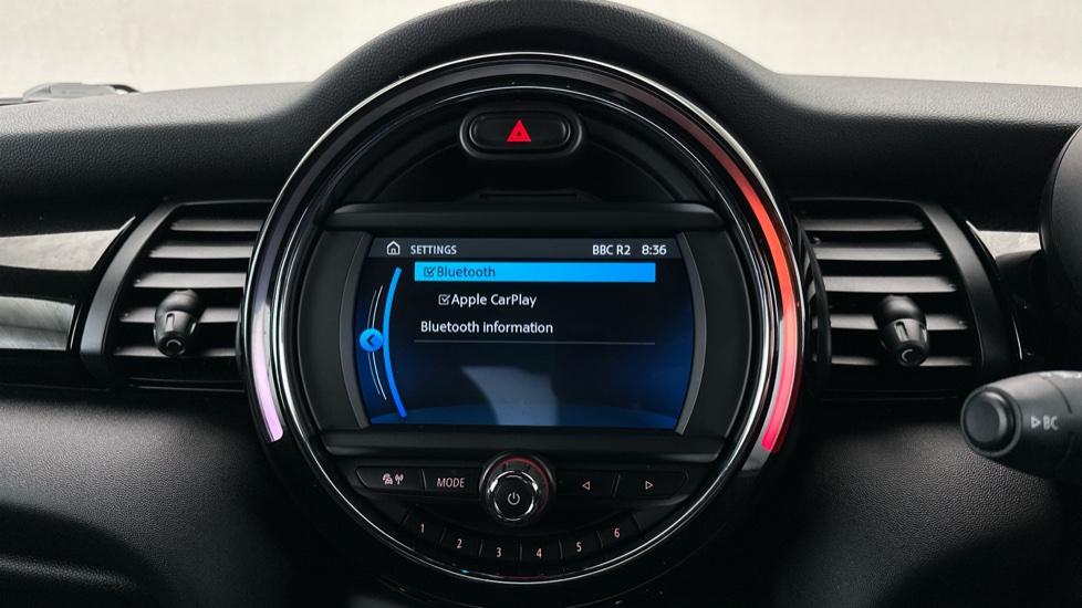 Bluetooth / Apple CarPlay 