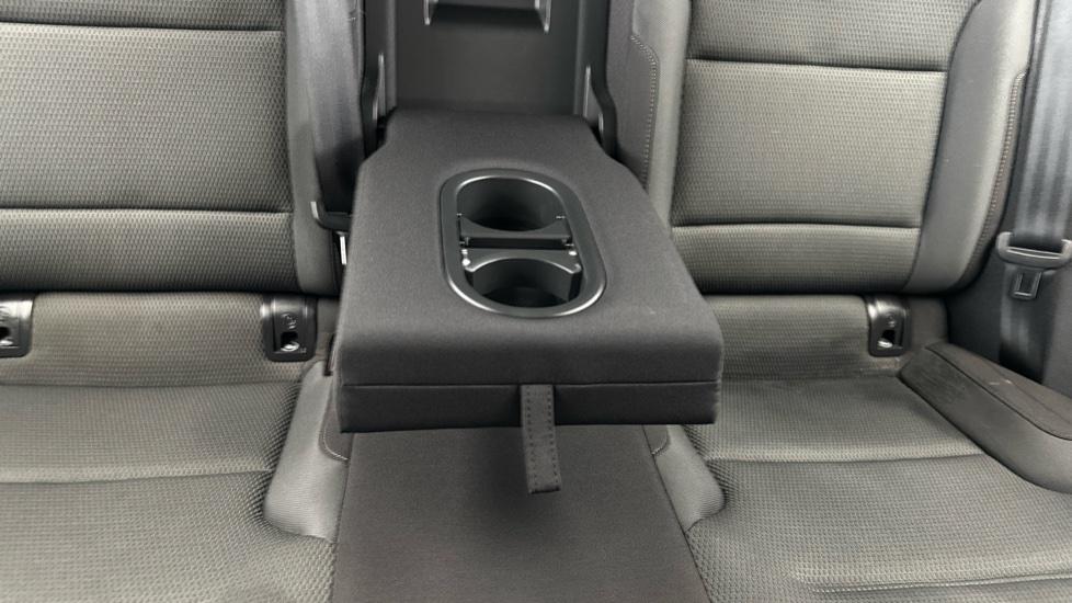 Rear Armrest/ Cup Holder