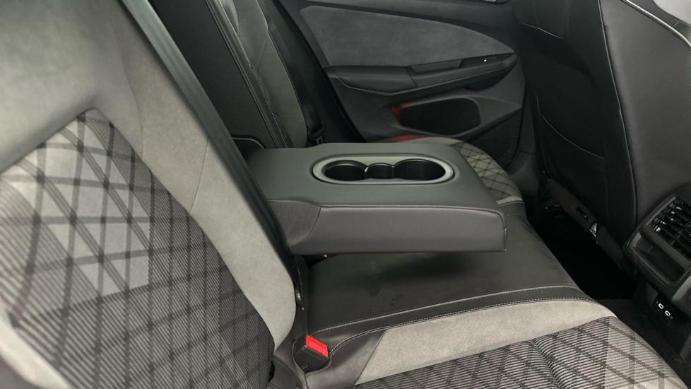 Rear Armrest/ Cup Holder