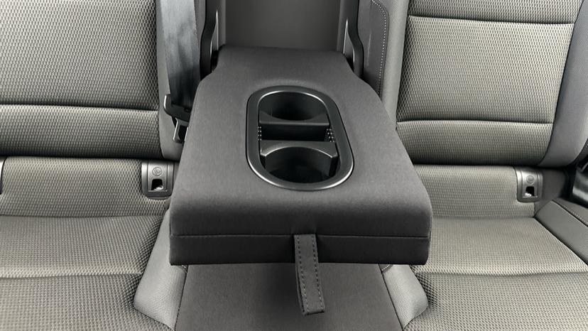 Rear Armrest/ Cup Holder