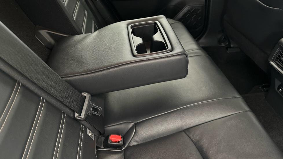 Rear Armrest/ Cup Holder