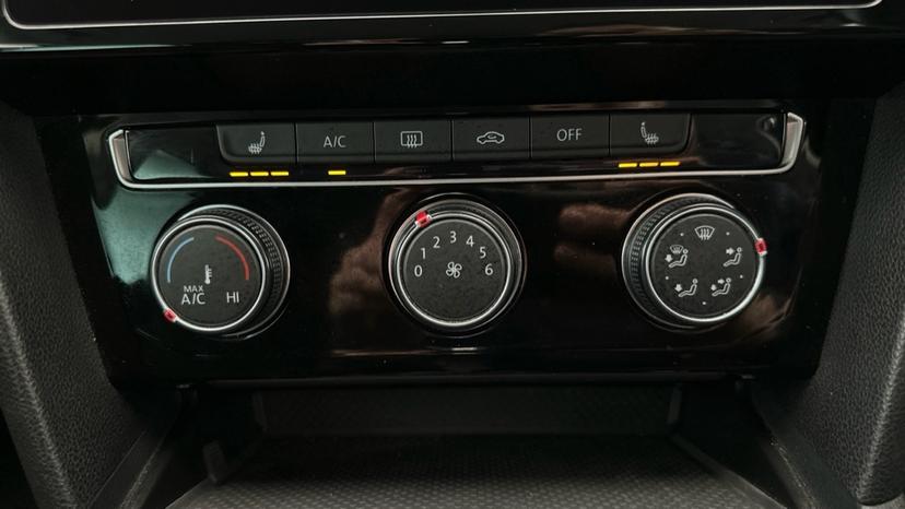 Air Conditioning /Dual Climate Control /Heated Seats 