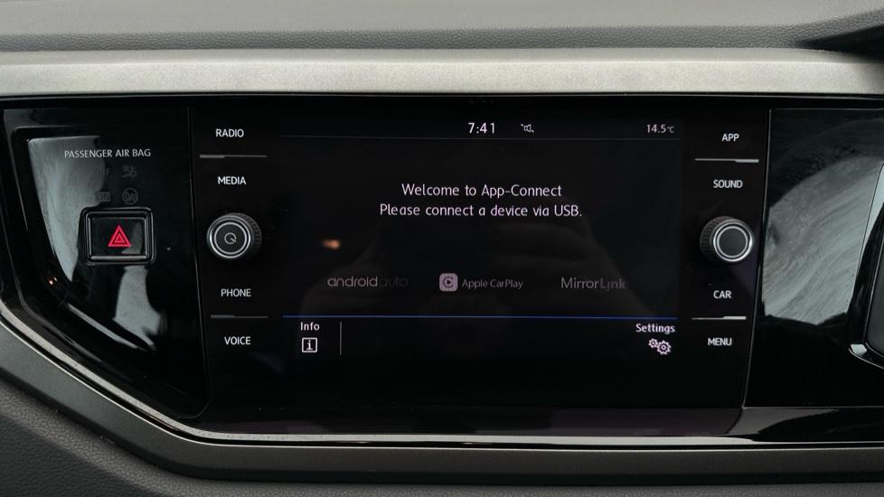 Apple Car Play & Android Auto