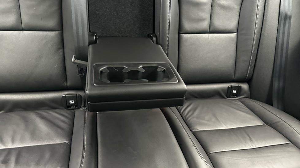 Rear Armrest/ Cup Holder