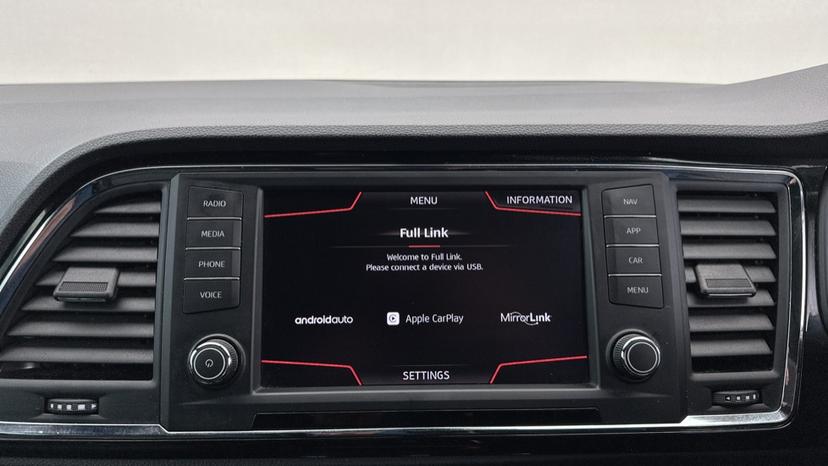 Apple CarPlay/Android Auto 