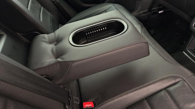 Rear Armrest/ Cup Holder