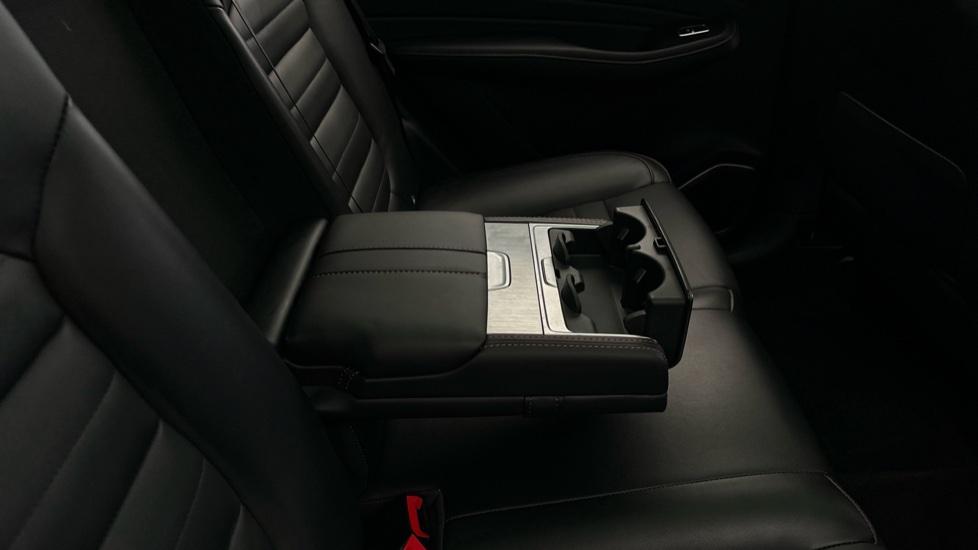 Rear Armrest/ Cup Holder