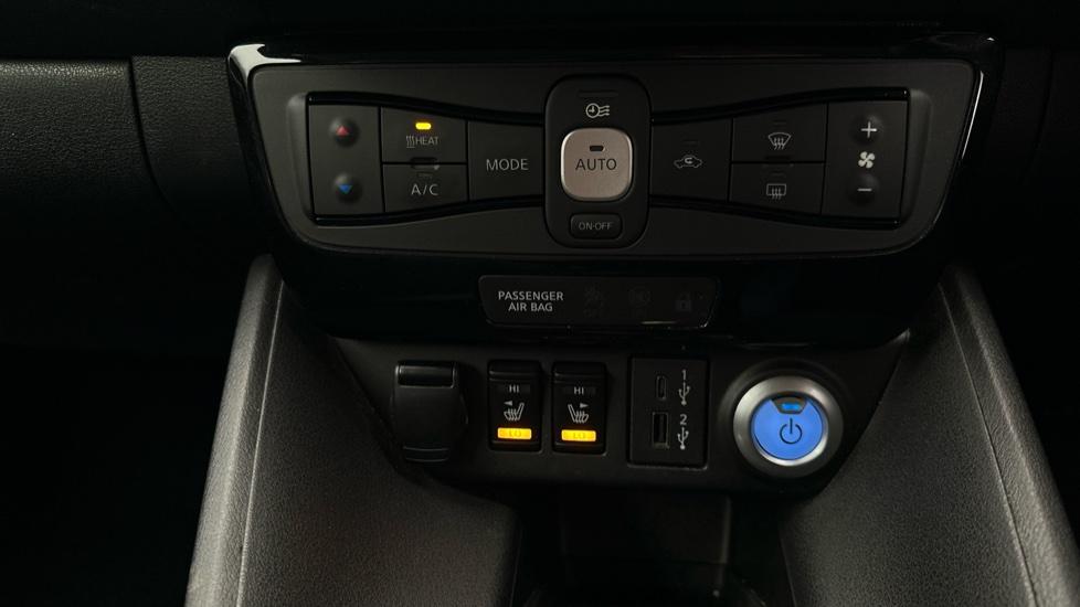 Air Conditioning /Heated Seats 