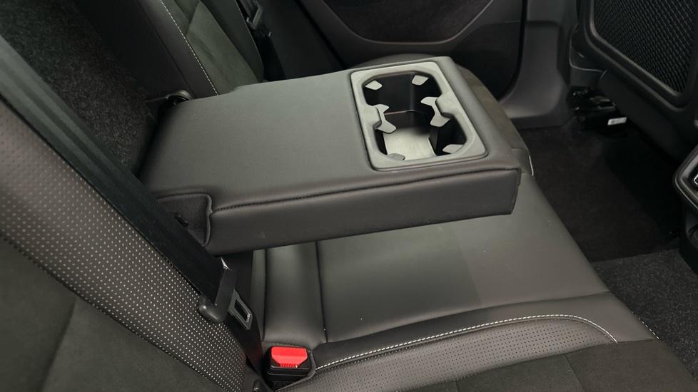 Rear Armrest/ Cup Holder