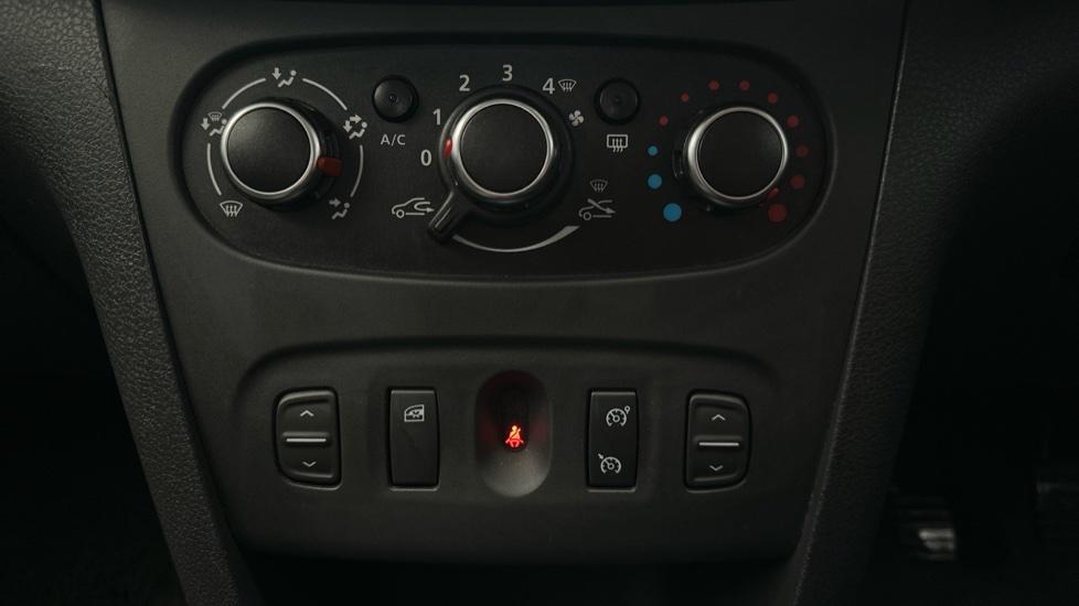 Air Conditioning / Cruise Control/Speed Limiter 