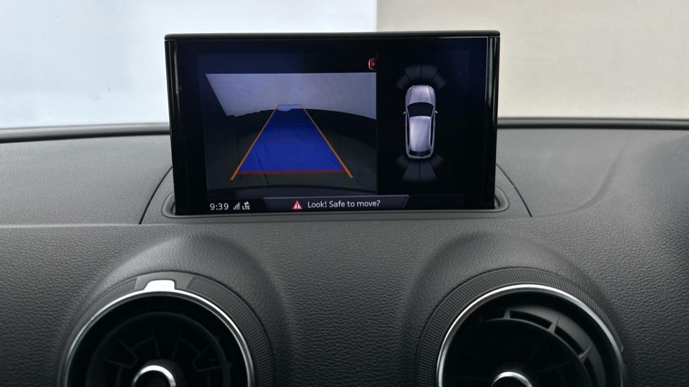 Rear View Camera/Park Pilot 