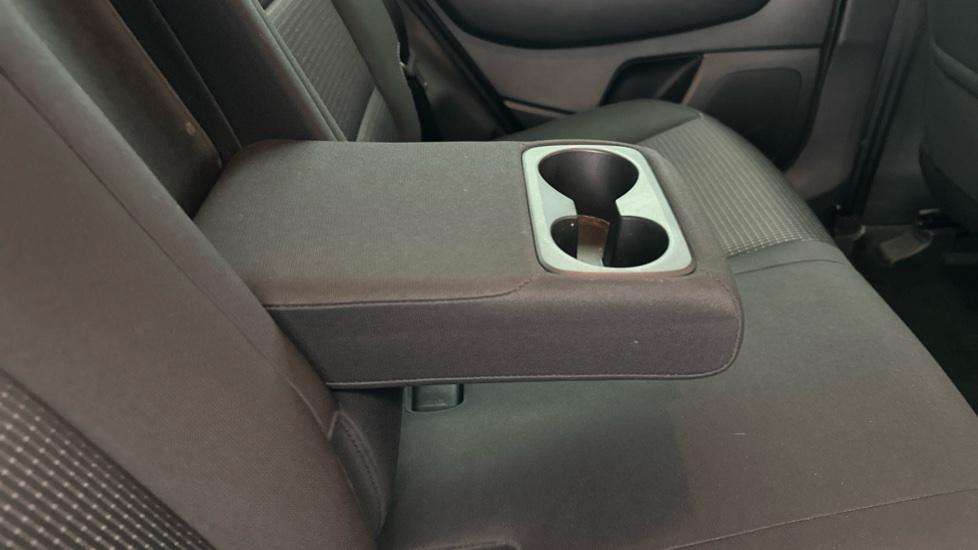 Rear Armrest/ Cup Holder