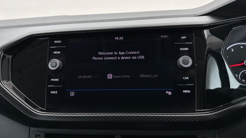 Apple CarPlay / Android Auto 