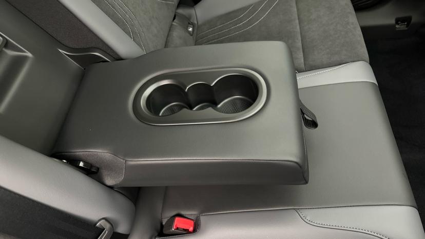 Rear Armrest/ Cup Holder