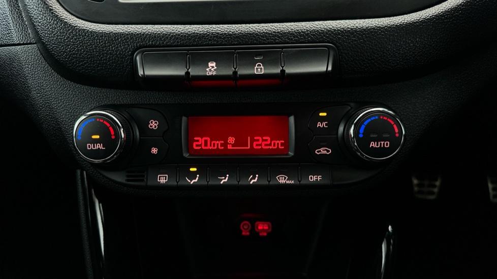 Dual Climate Control  / Air Conditioning 