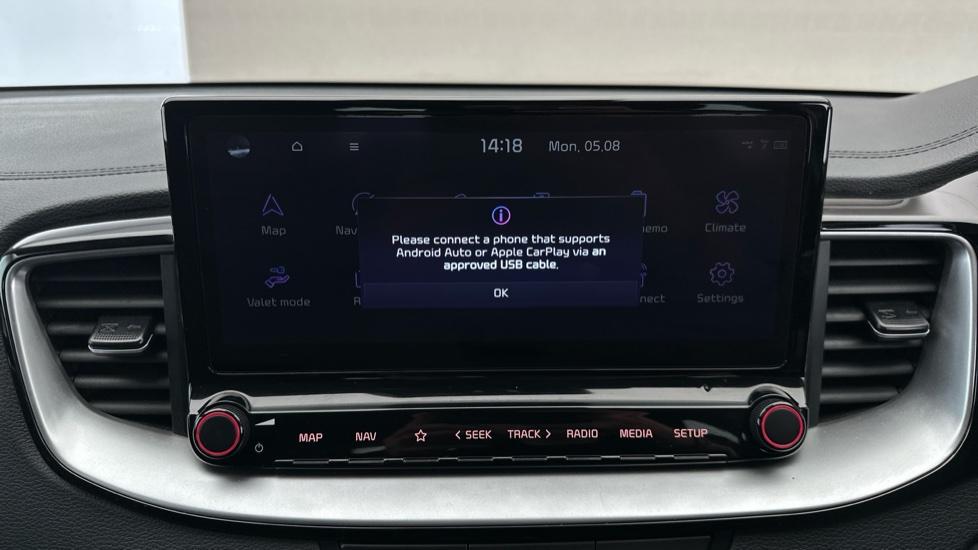 Apple Car Play & Android Auto