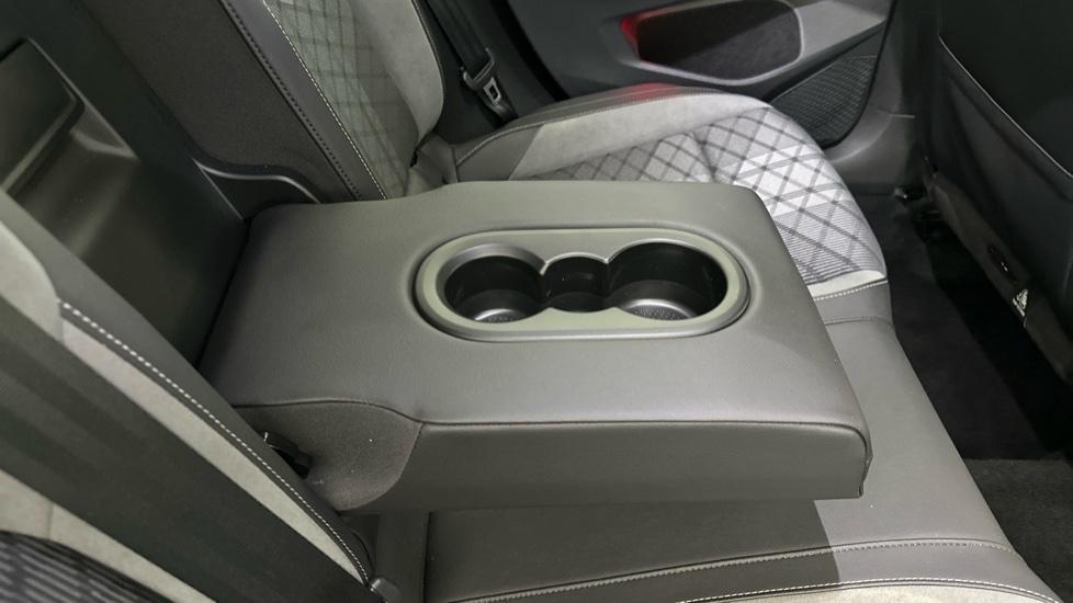 Rear Armrest/ Cup Holder