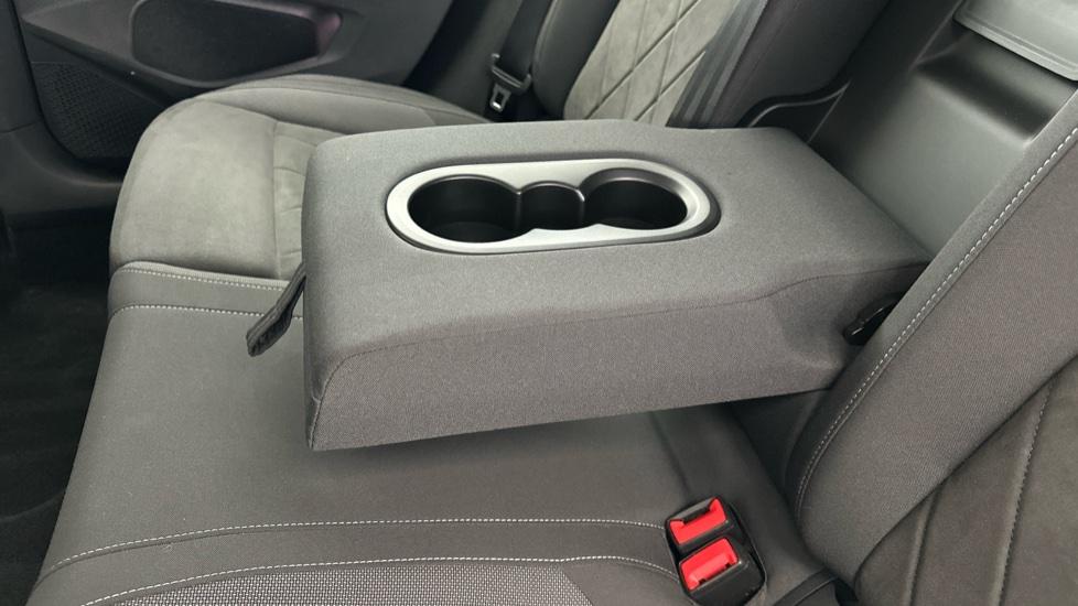 Rear Armrest/ Cup Holder