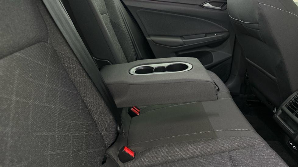 Rear Armrest/ Cup Holder