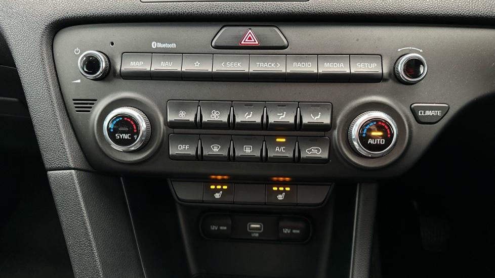 Air Conditioning /Dual Climate Control /Heated Seats 