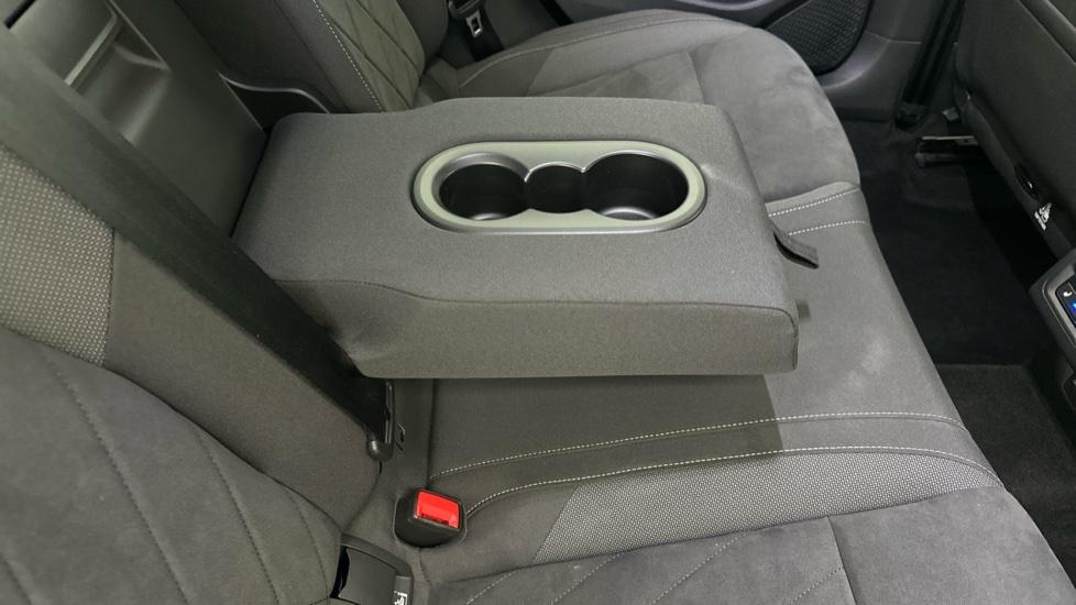 Rear Armrest/ Cup Holder