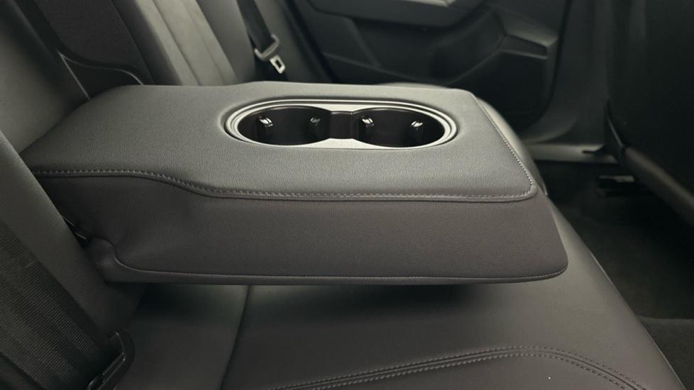 Rear Armrest/ Cup Holder